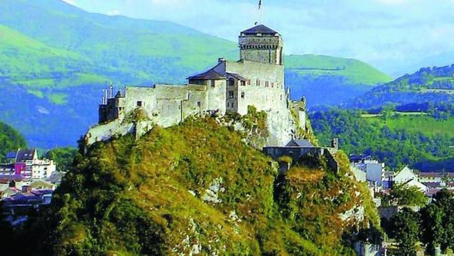 Tithome 1 - Gare, Centre Ville, Vue Montagne Et Chateau Lourdes Exterior photo