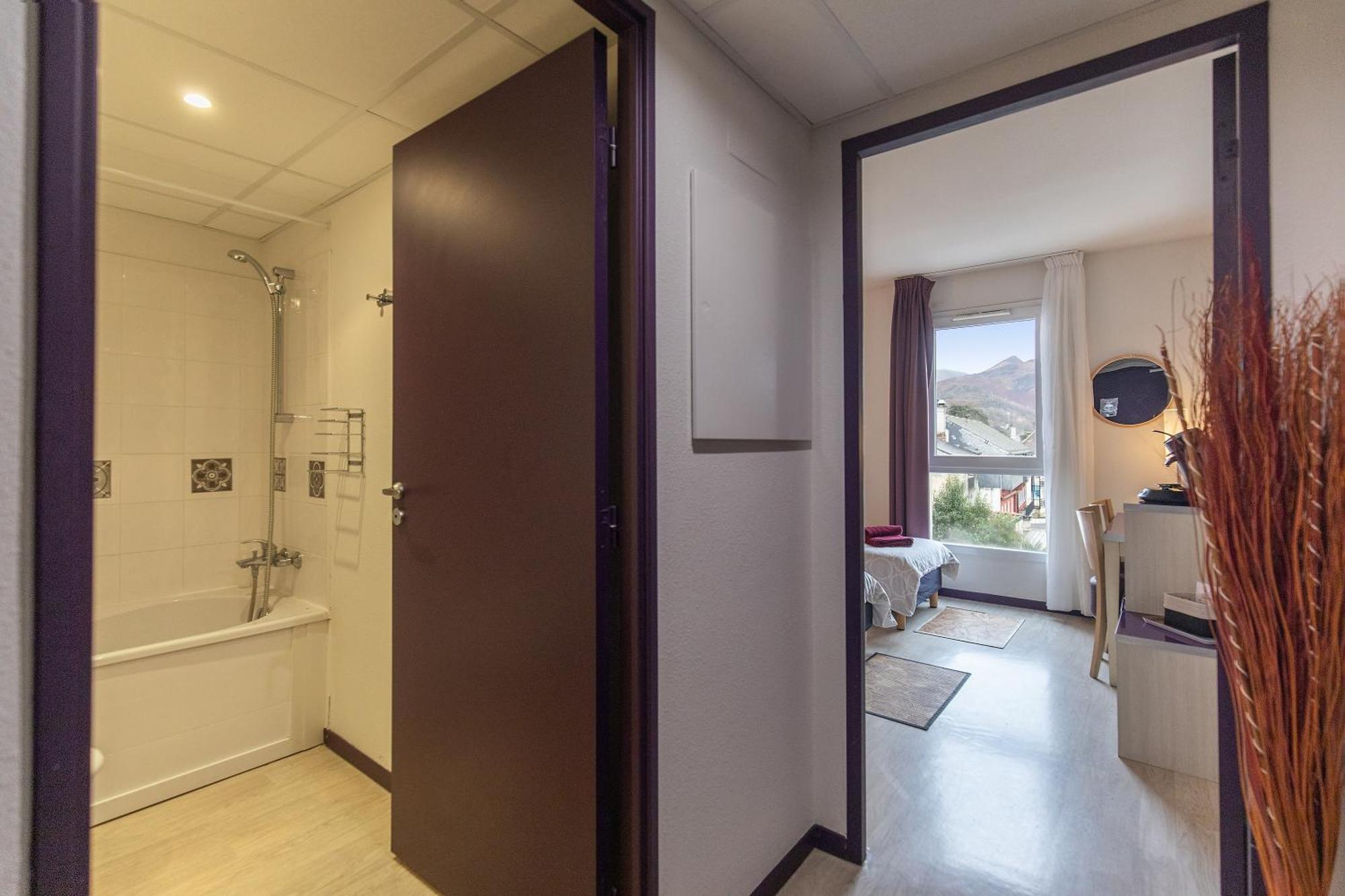 Tithome 1 - Gare, Centre Ville, Vue Montagne Et Chateau Lourdes Exterior photo