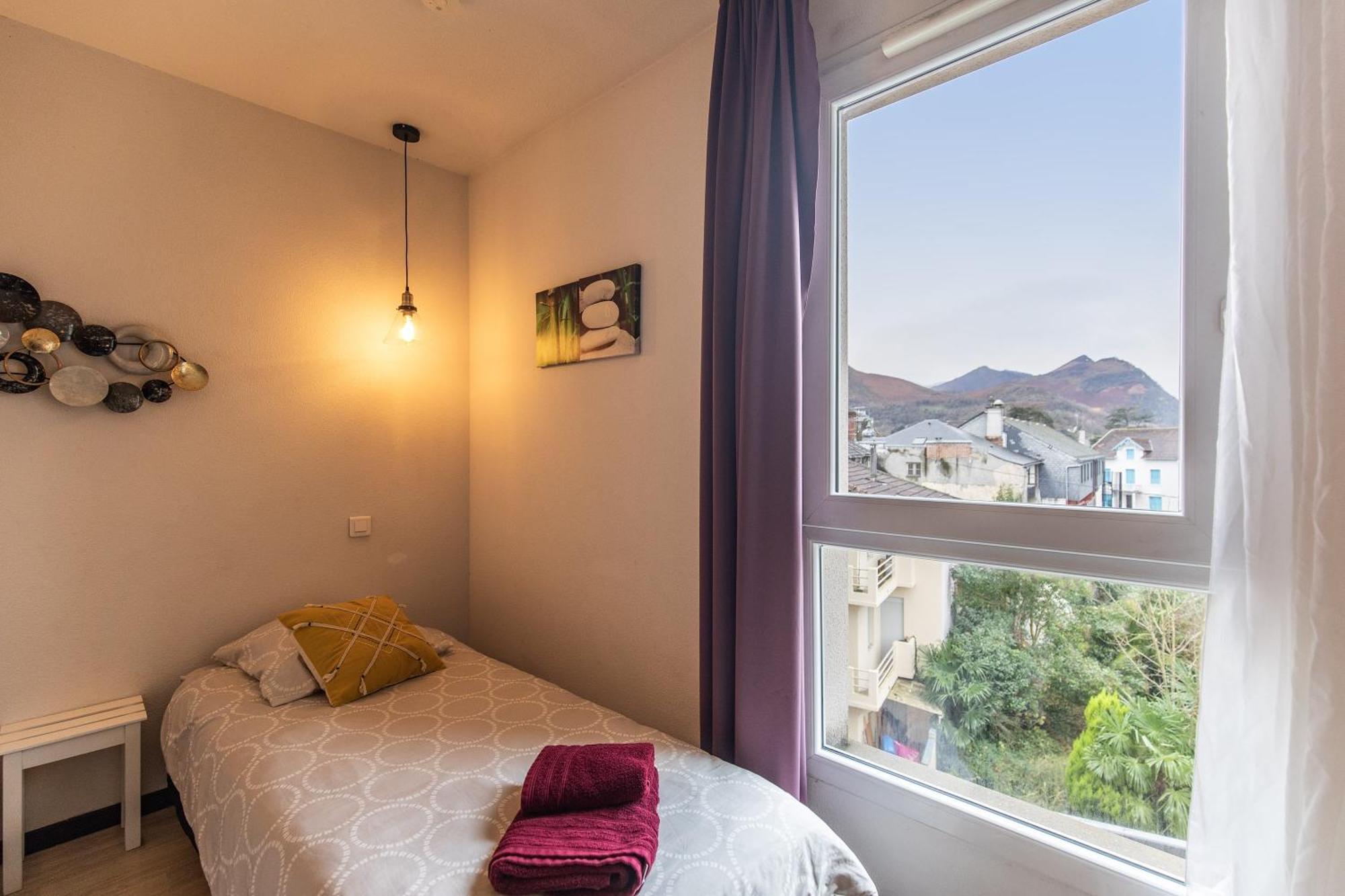 Tithome 1 - Gare, Centre Ville, Vue Montagne Et Chateau Lourdes Exterior photo